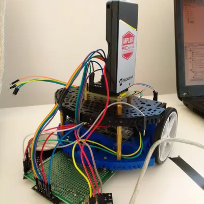 Robot Suiveur de Ligne à Grande Vitesse – photo 4 sur 19